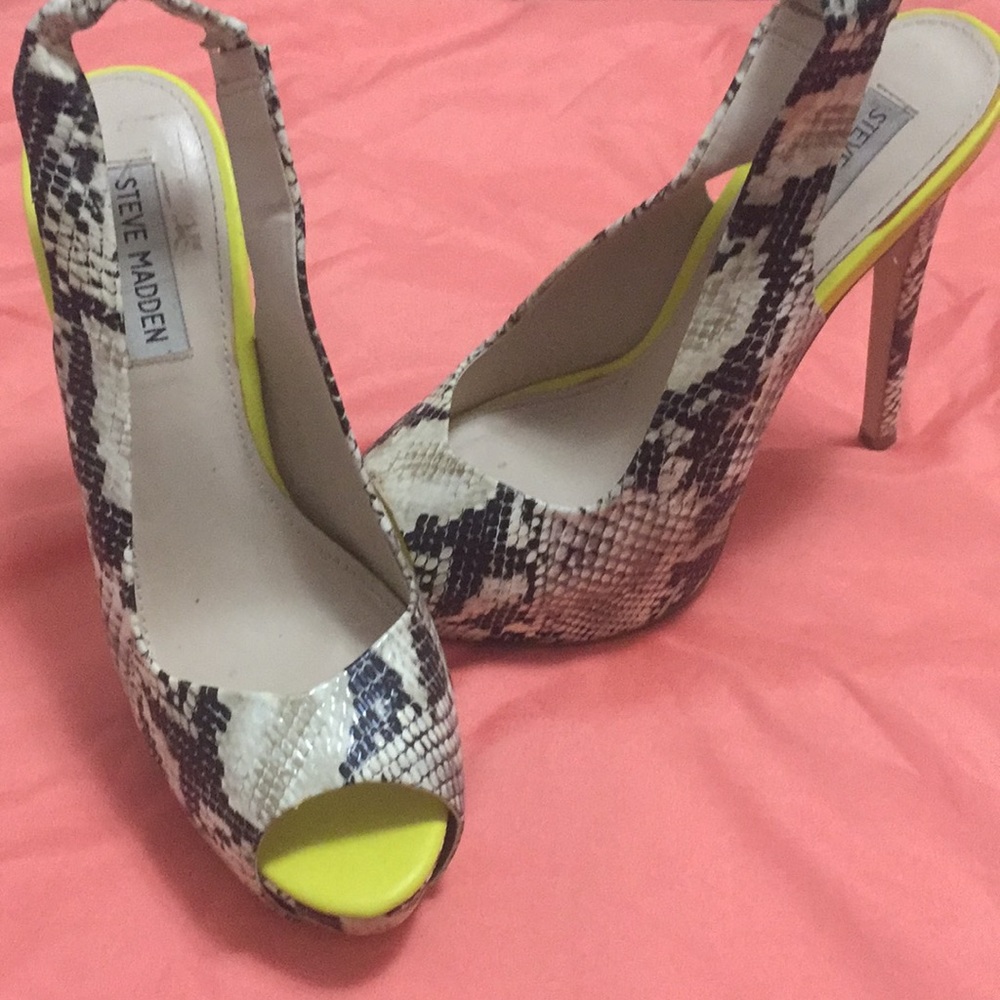 STEVE MADDEN snake print open toe heels